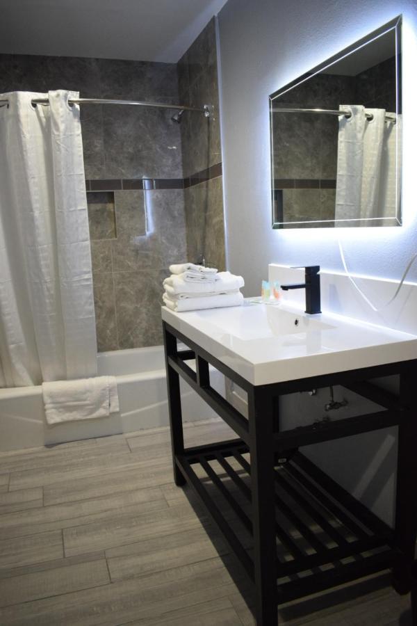 Willow Tree Inn & Suites Лос Анджелис Екстериор снимка