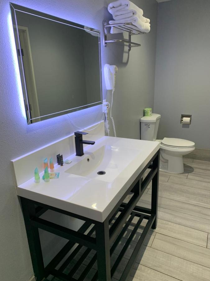 Willow Tree Inn & Suites Лос Анджелис Екстериор снимка